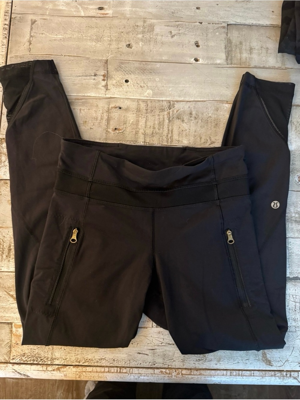 Lululemon Size 4 Inspire Tight Leggings Gold Hardware Rare